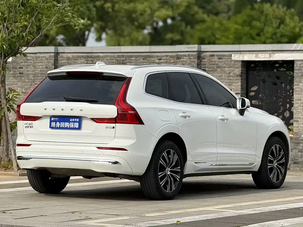 Volvo XC60 2022 — фото 4