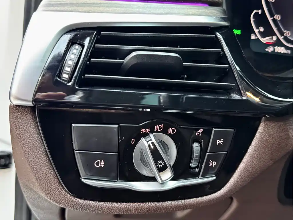 BMW 5 Series New Energy 2020 — фото 12