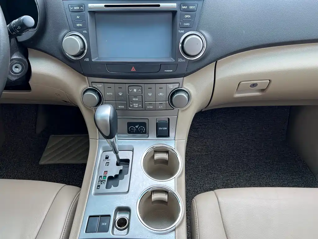 Toyota Highlander 2012 — фото 16
