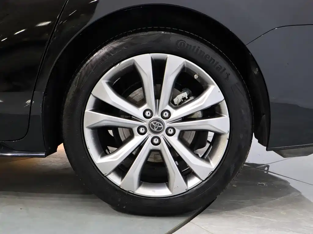Toyota Sienna 2023 — фото 10