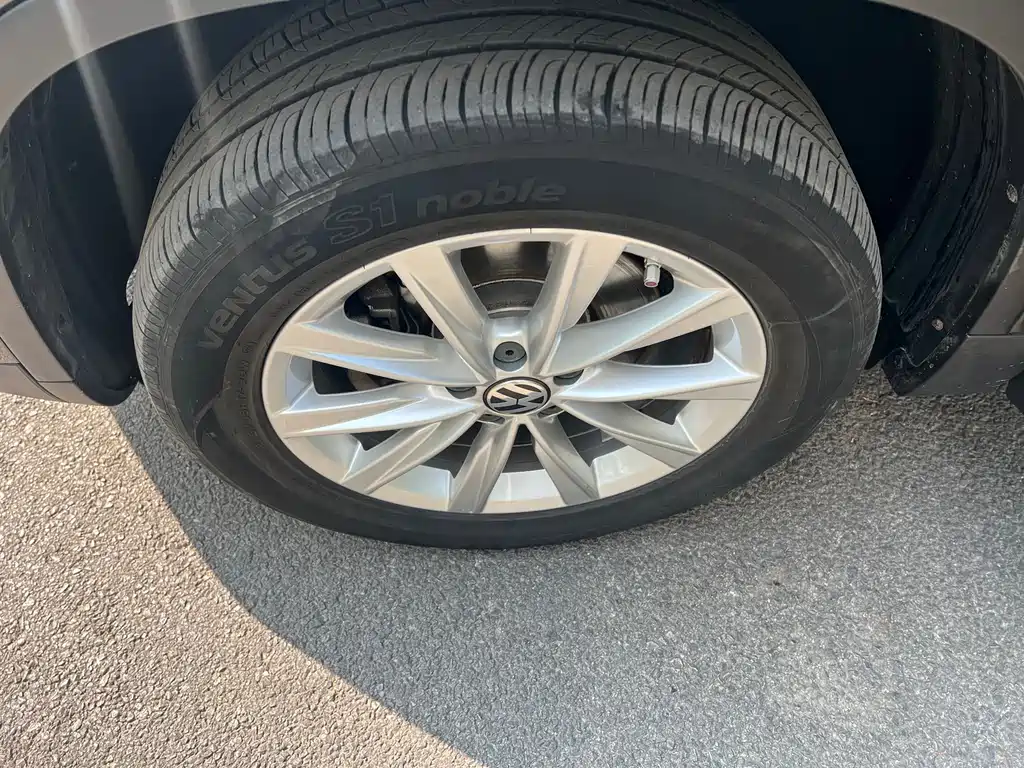 Volkswagen Tiguan 2015 — фото 11