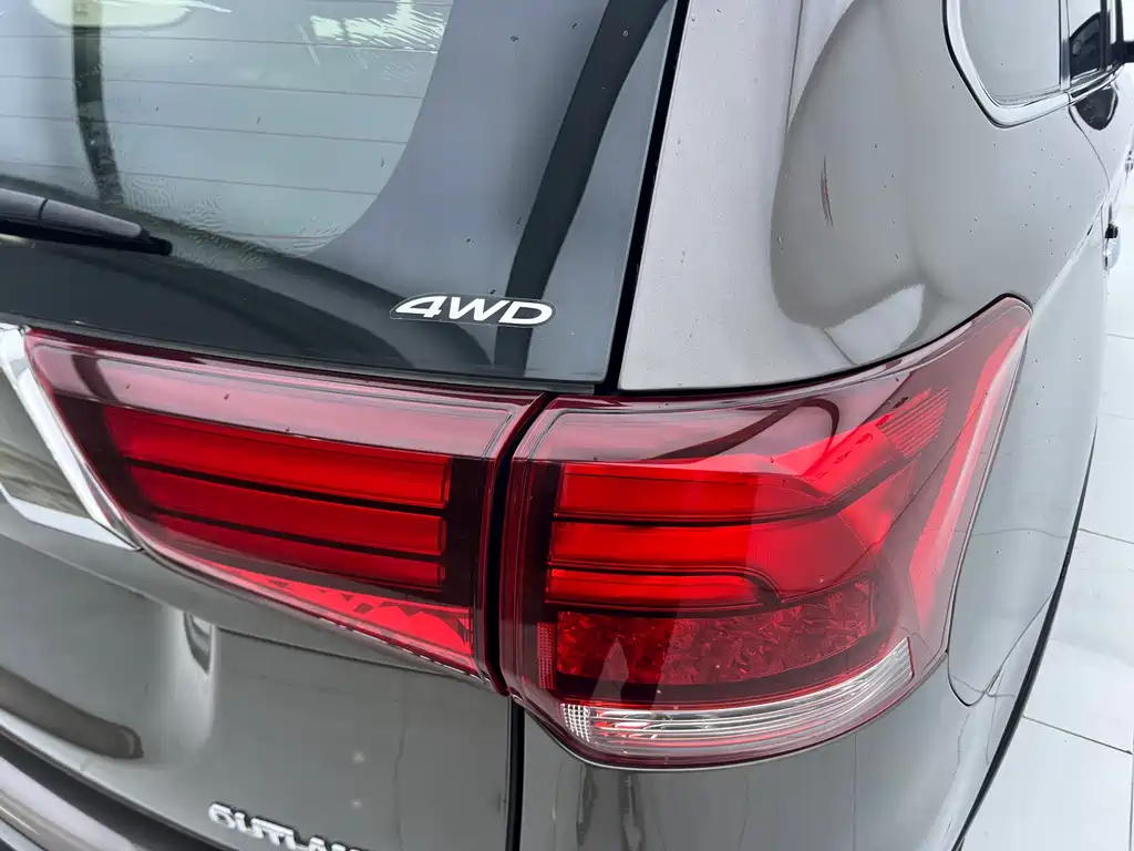 Mitsubishi Outlander 2017 — фото 22