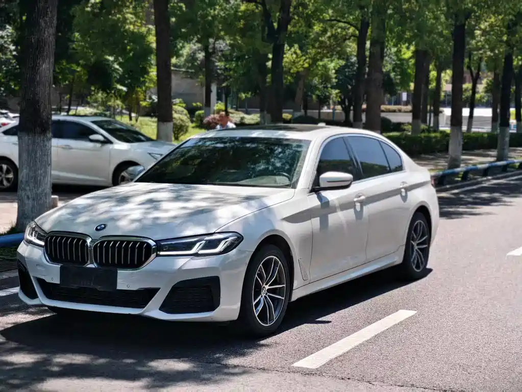 BMW 5 Series 2021 — фото 1