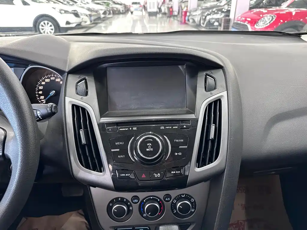 Ford Focus 2014 — фото 14