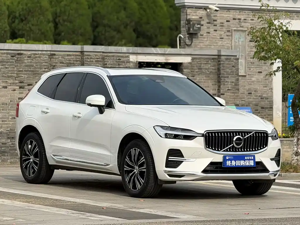 Volvo XC60 2022 — фото 2