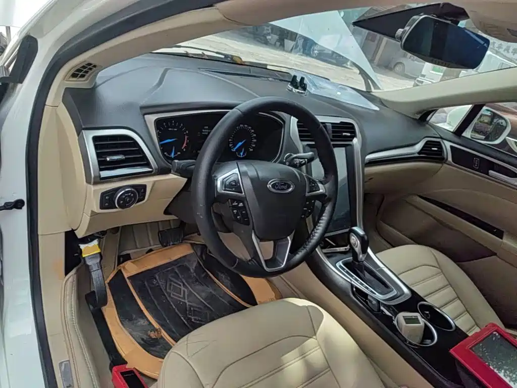 Ford Mondeo 2014 — фото 10