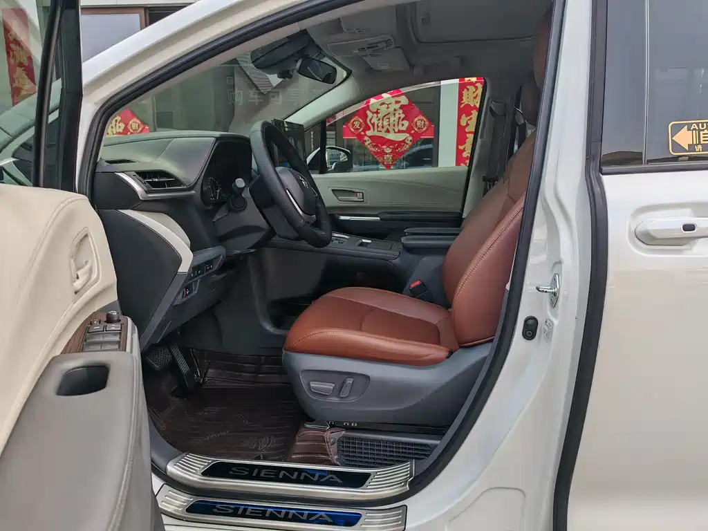Toyota Sienna 2023 — фото 15