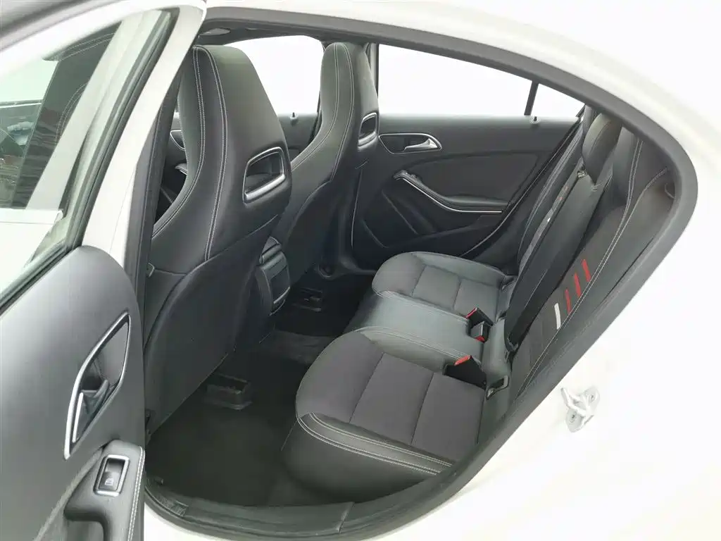 Mercedes-Benz A-Class 2018 — фото 15