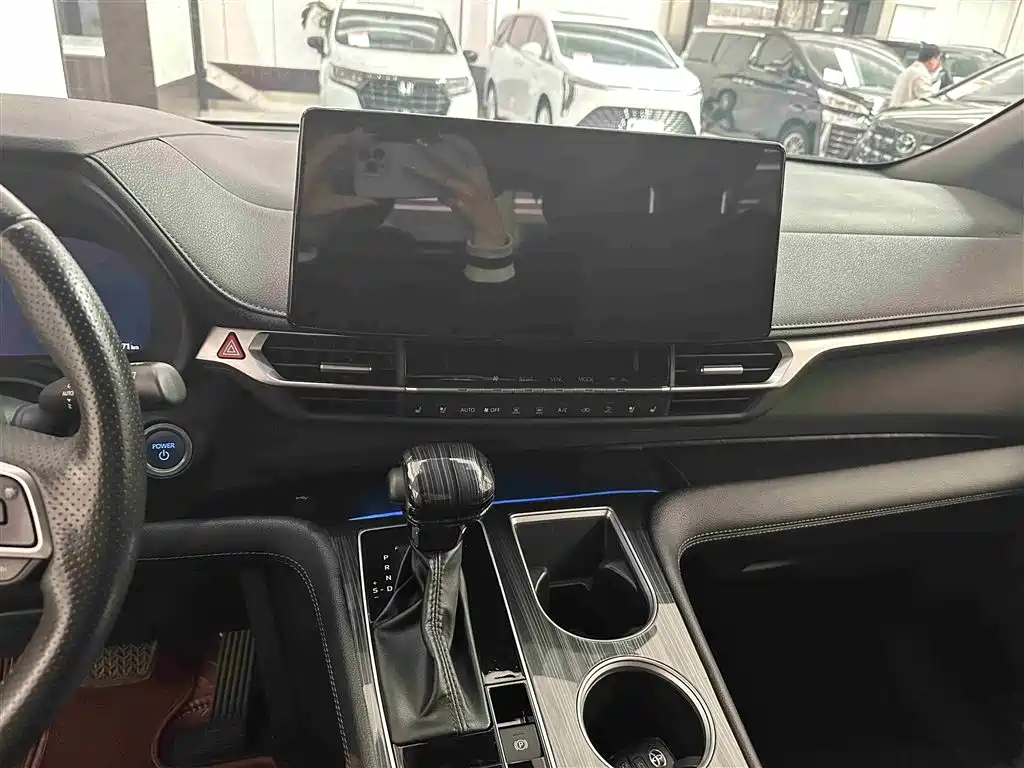 Toyota Sienna 2023 — фото 10