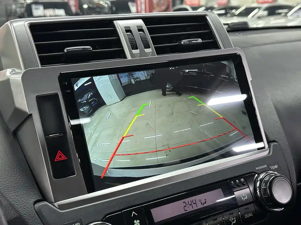 Toyota Prado 2017 — фото 38