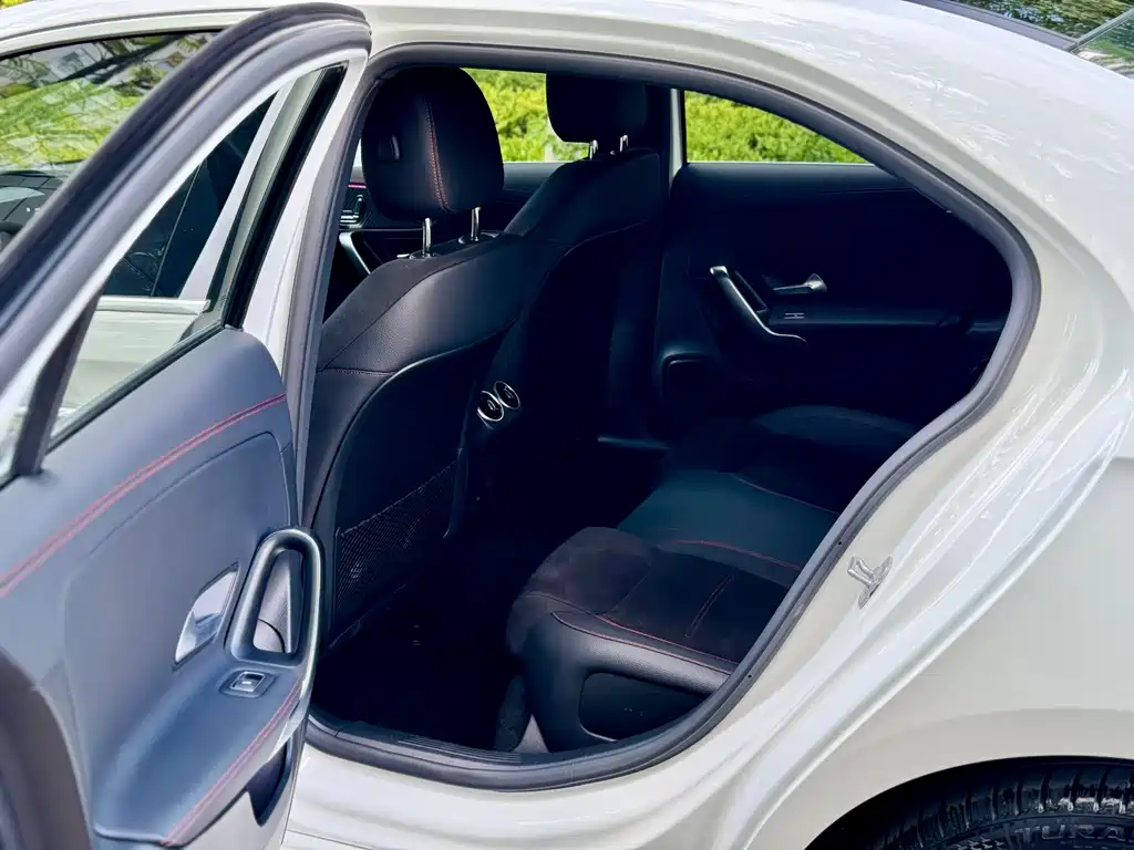 Mercedes-Benz A-Class 2024 — фото 6