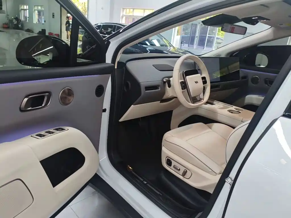 Li Auto i8 2025 — фото 16