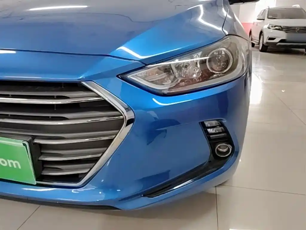 Hyundai Elantra 2018 — фото 24