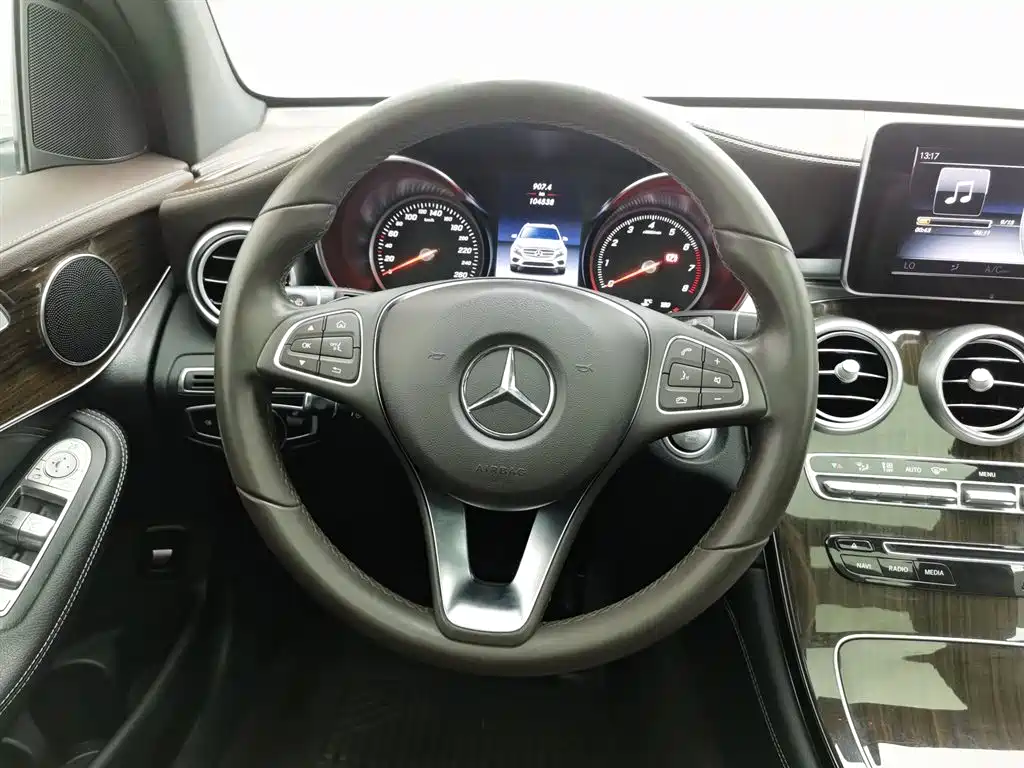 Mercedes-Benz GLC 2017 — фото 11