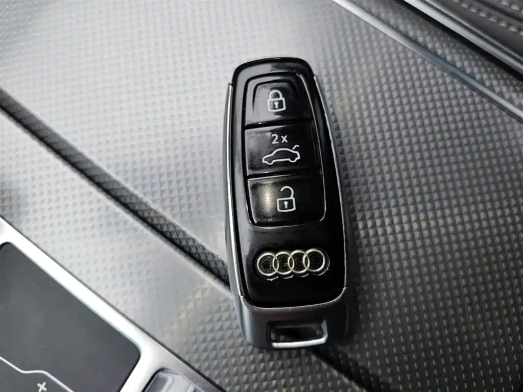 Audi A6L 2023 — фото 15