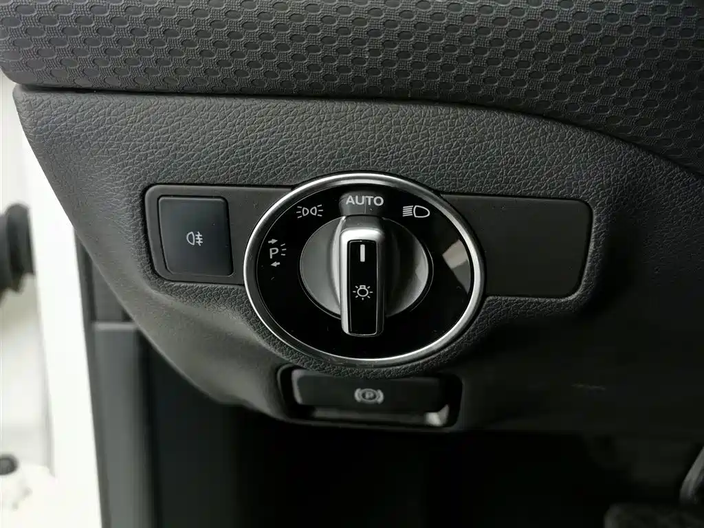 Mercedes-Benz A-Class 2018 — фото 21