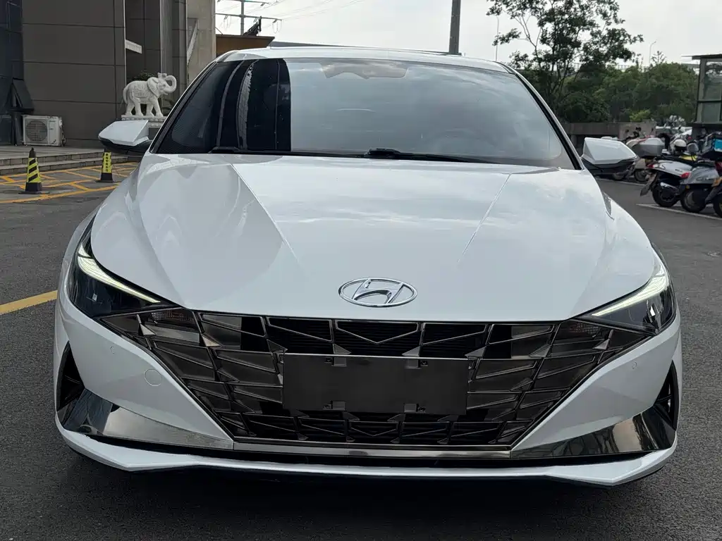 Hyundai Elantra 2022