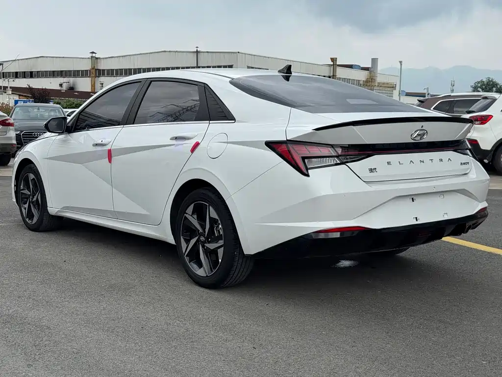 Hyundai Elantra 2022 — фото 26