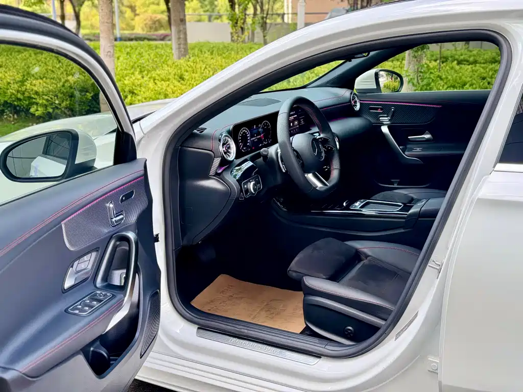 Mercedes-Benz A-Class 2024 — фото 4