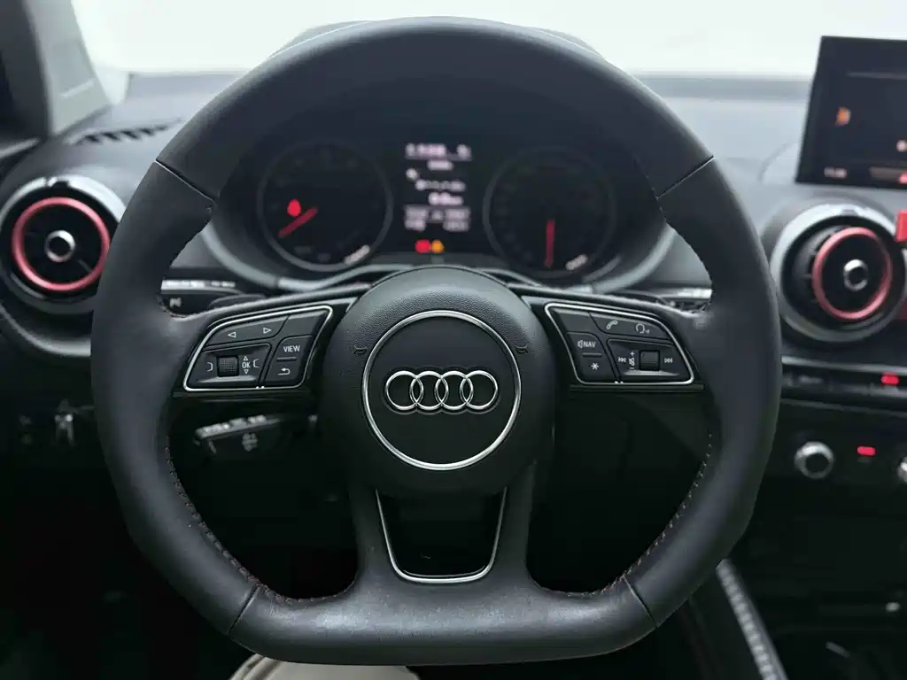 Audi Q2L 2021 — фото 17