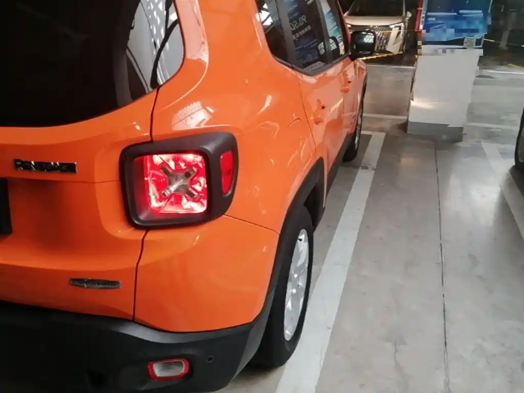 Jeep Renegade 2017 — фото 8
