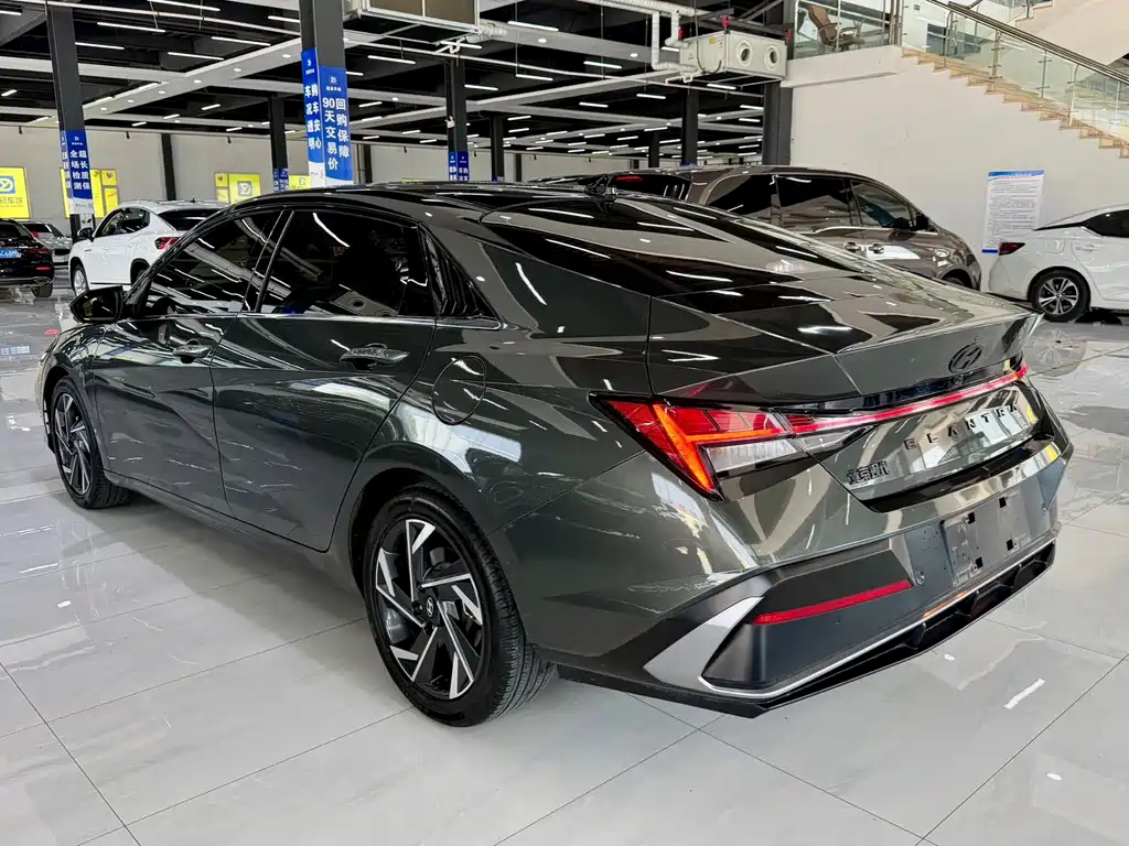 Hyundai Elantra 2023 — фото 10
