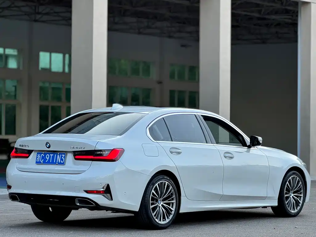 BMW 3 Series 2019 — фото 5