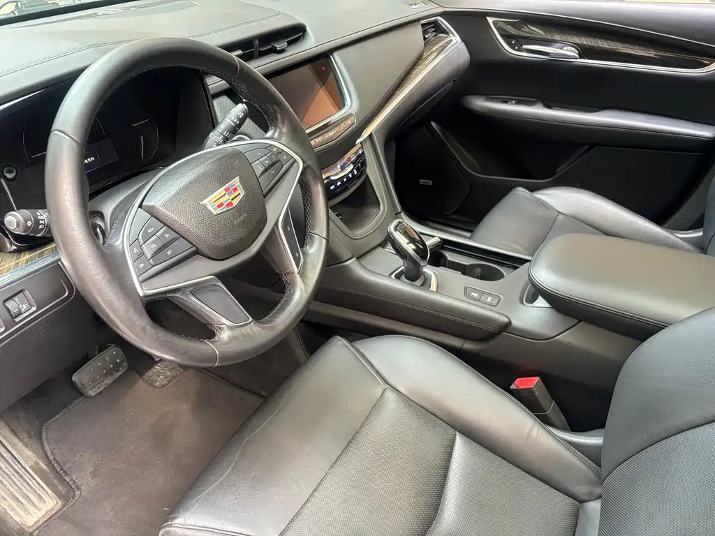Cadillac XT5 2017 — фото 12
