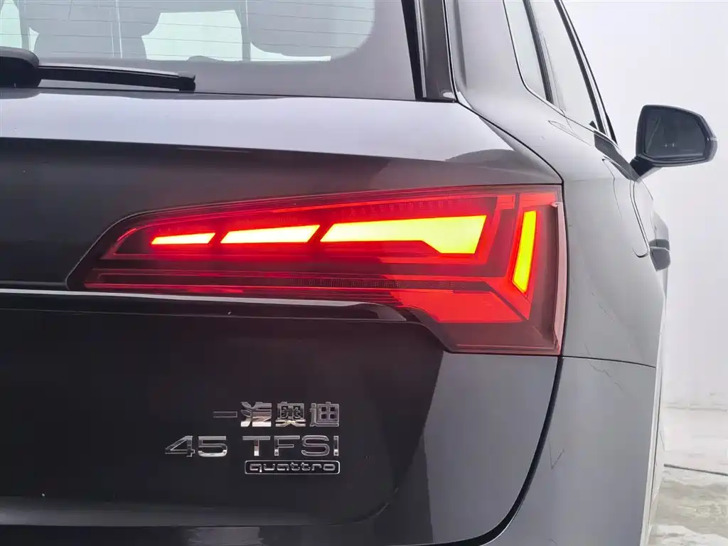 Audi Q5L 2023 — фото 19