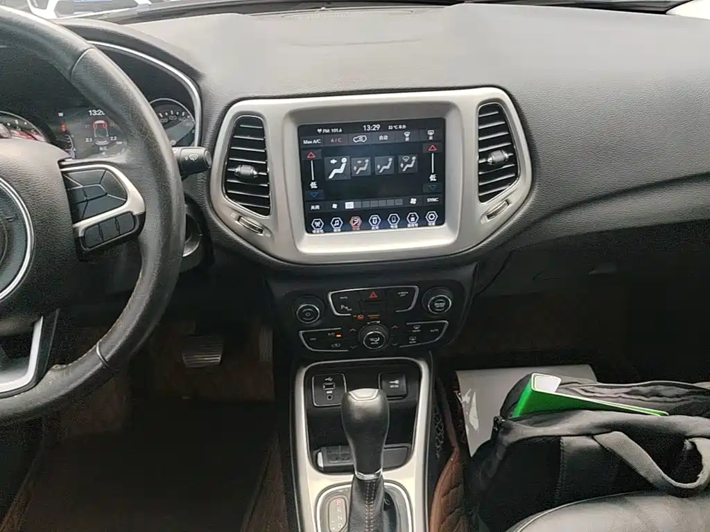 Jeep Compass 2020 — фото 13
