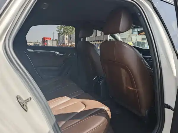 Audi A4L 2015