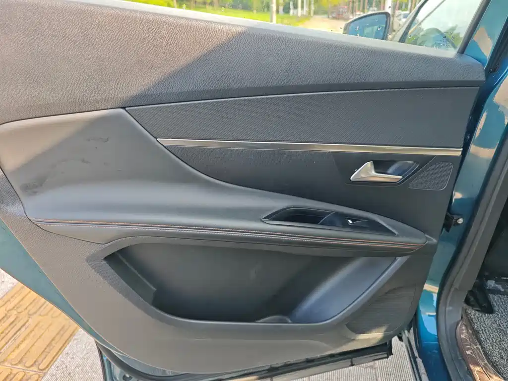 Peugeot 5008 2018 — фото 10