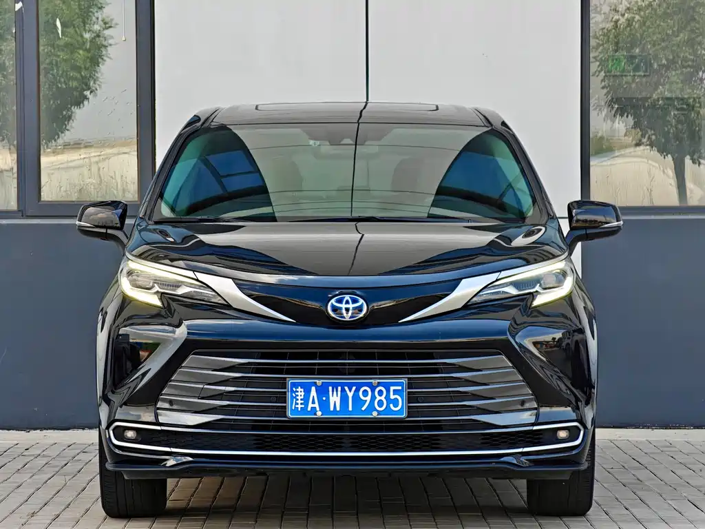 Toyota Sienna 2023 — фото 2