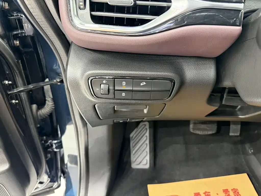 GAC Motor Trumpchi M6 2022 — фото 9