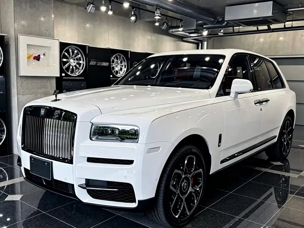 Rolls-Royce Cullinan — фото 1
