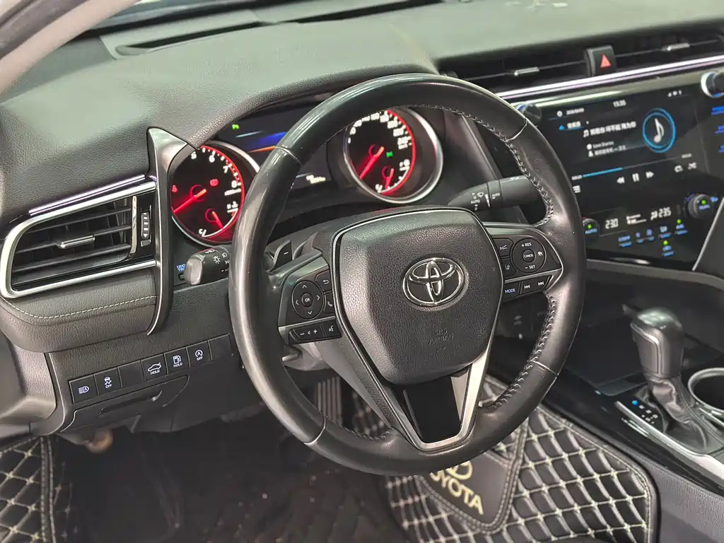 Toyota Camry 2020 — фото 6
