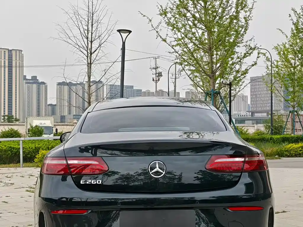 Mercedes-Benz E-Class 2022 — фото 4