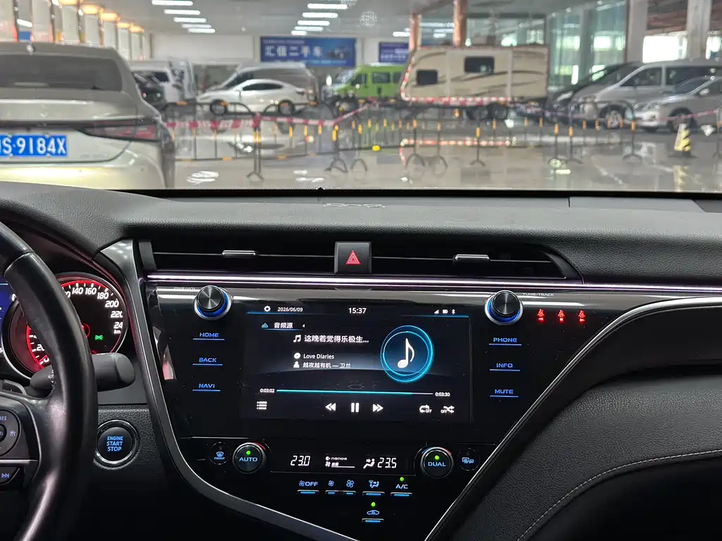 Toyota Camry 2020 — фото 11