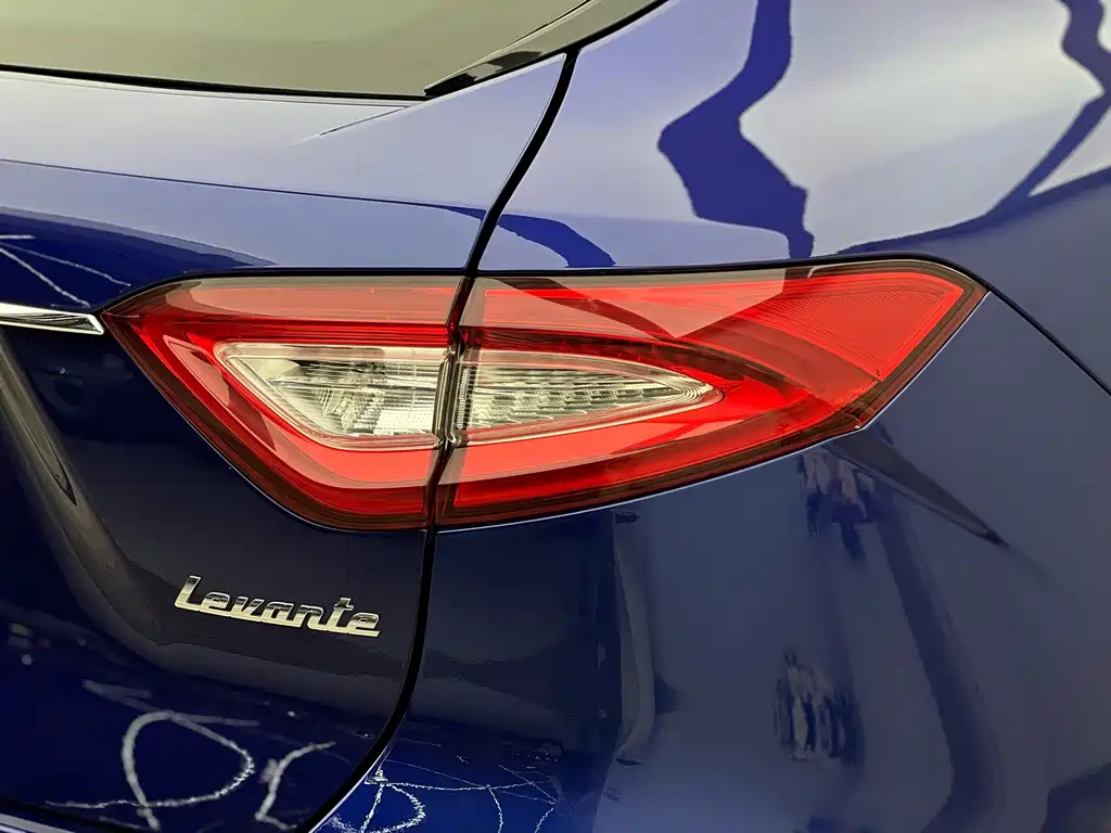 Maserati Levante 2017 — фото 24
