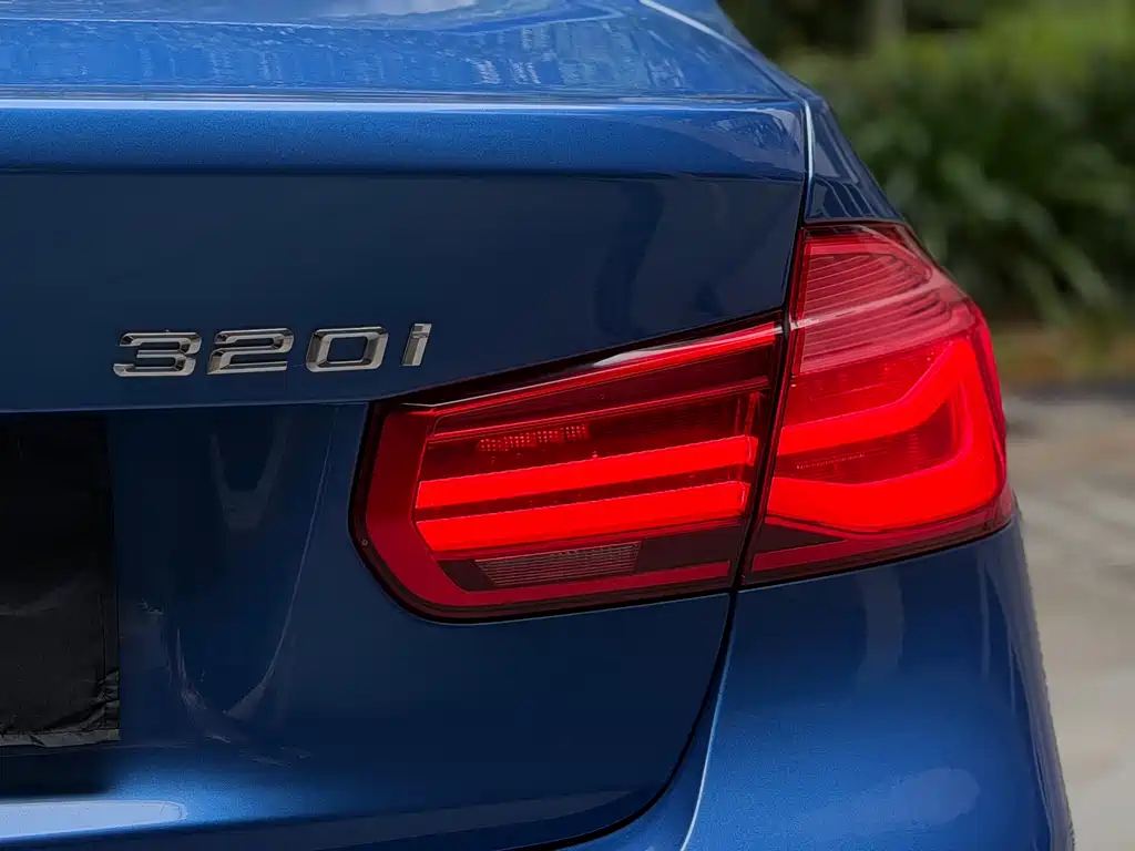 BMW 3 Series 2017 — фото 10