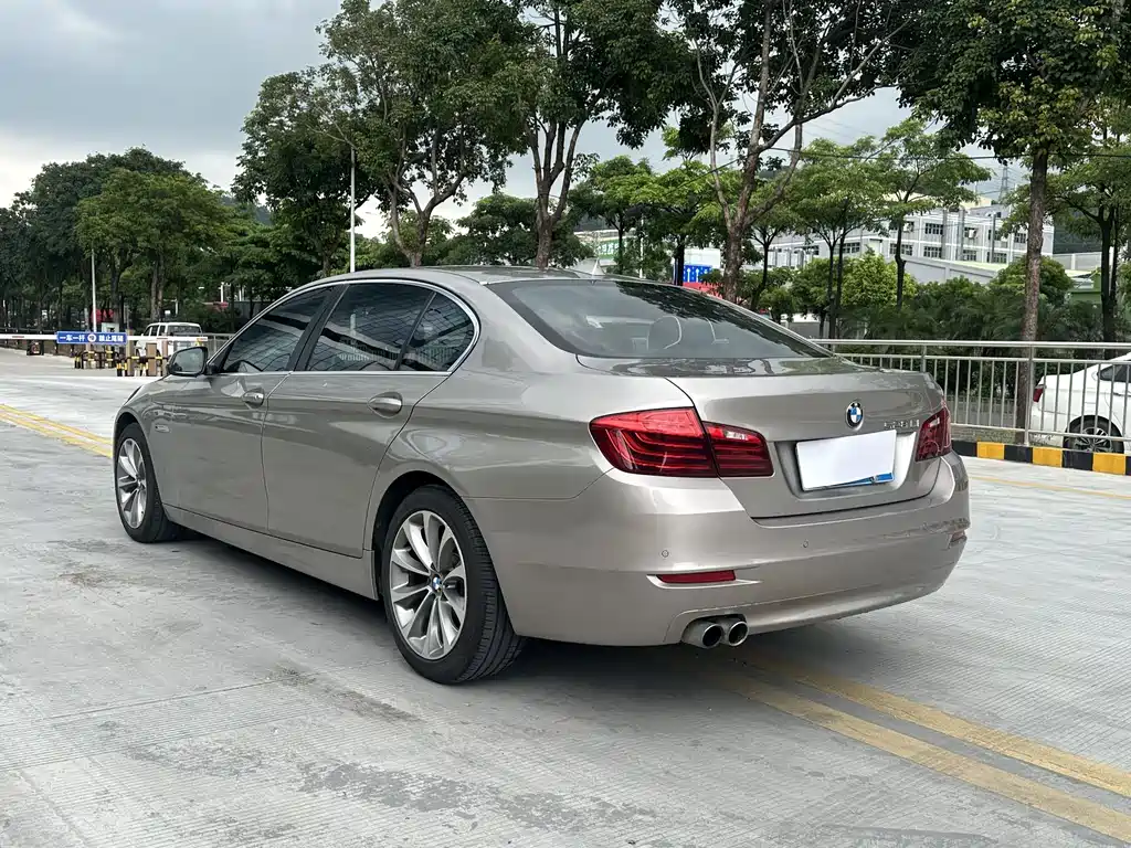 BMW 5 Series 2016 — фото 11