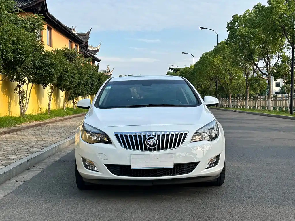 Buick Excelle 2013 — фото 1