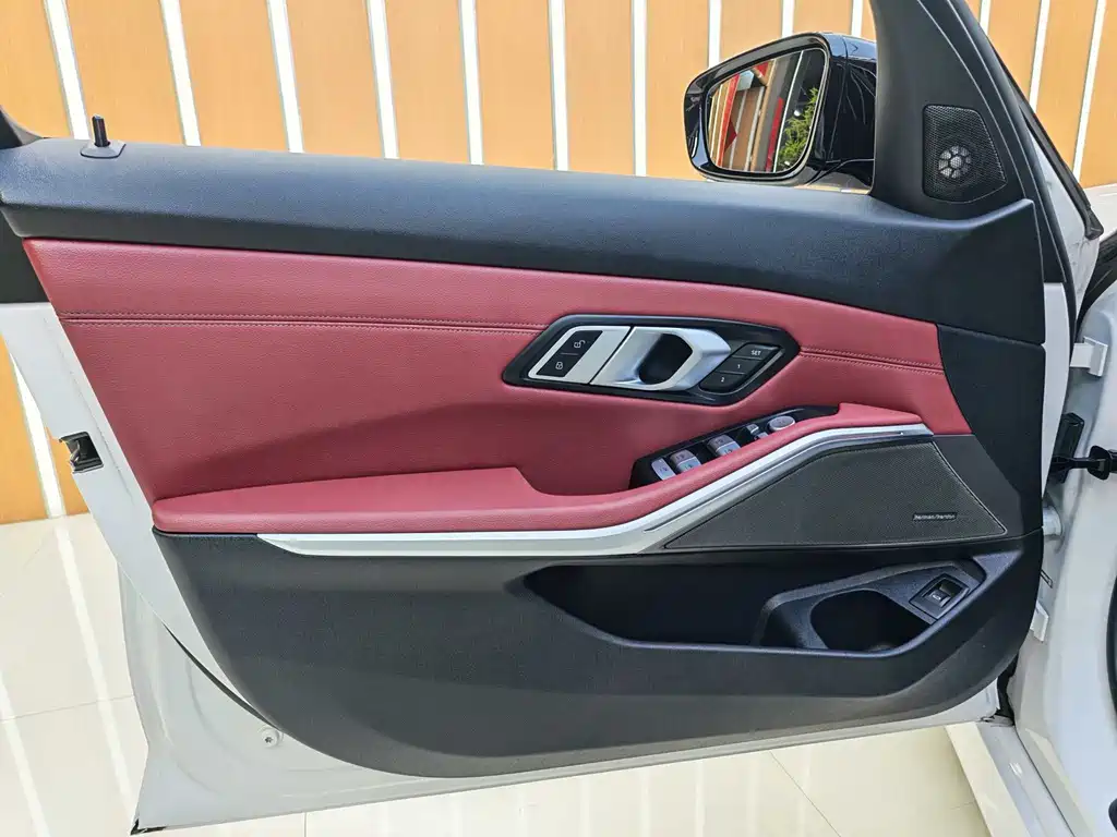 BMW 3 Series 2025 — фото 16