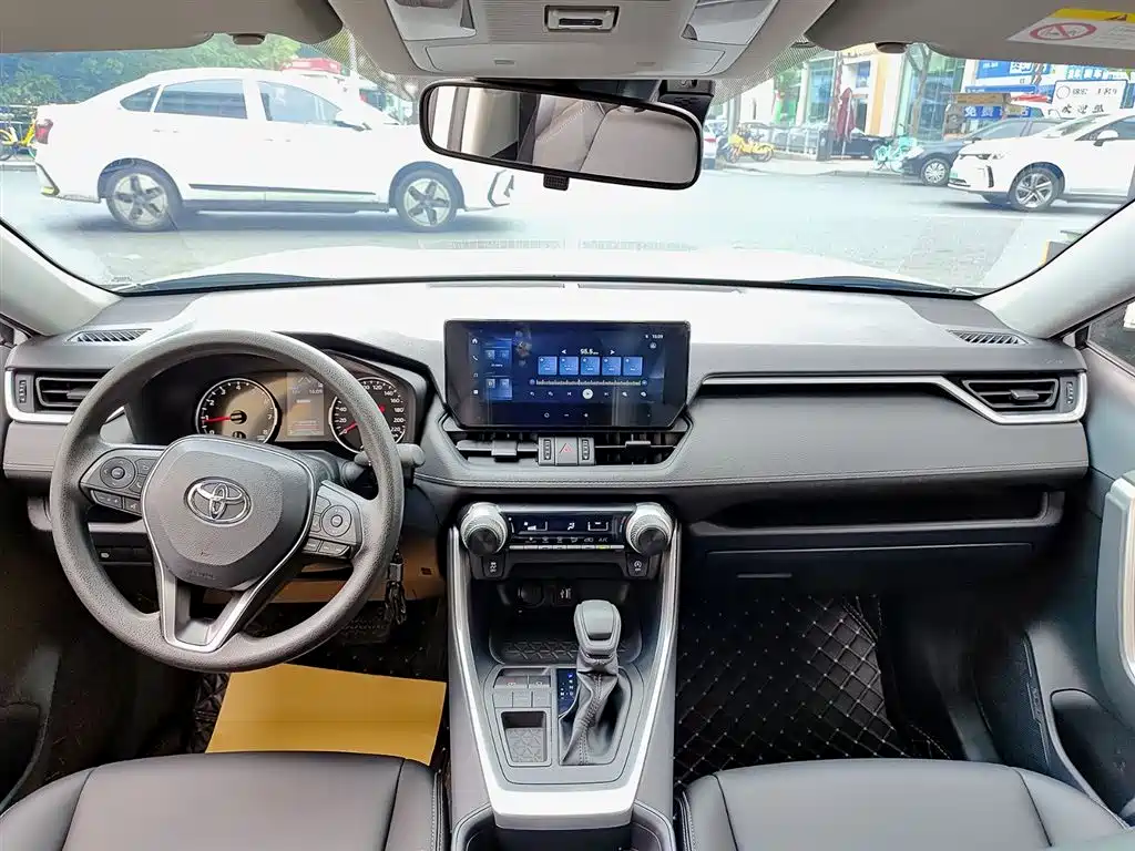 Toyota RAV4 2024 — фото 10