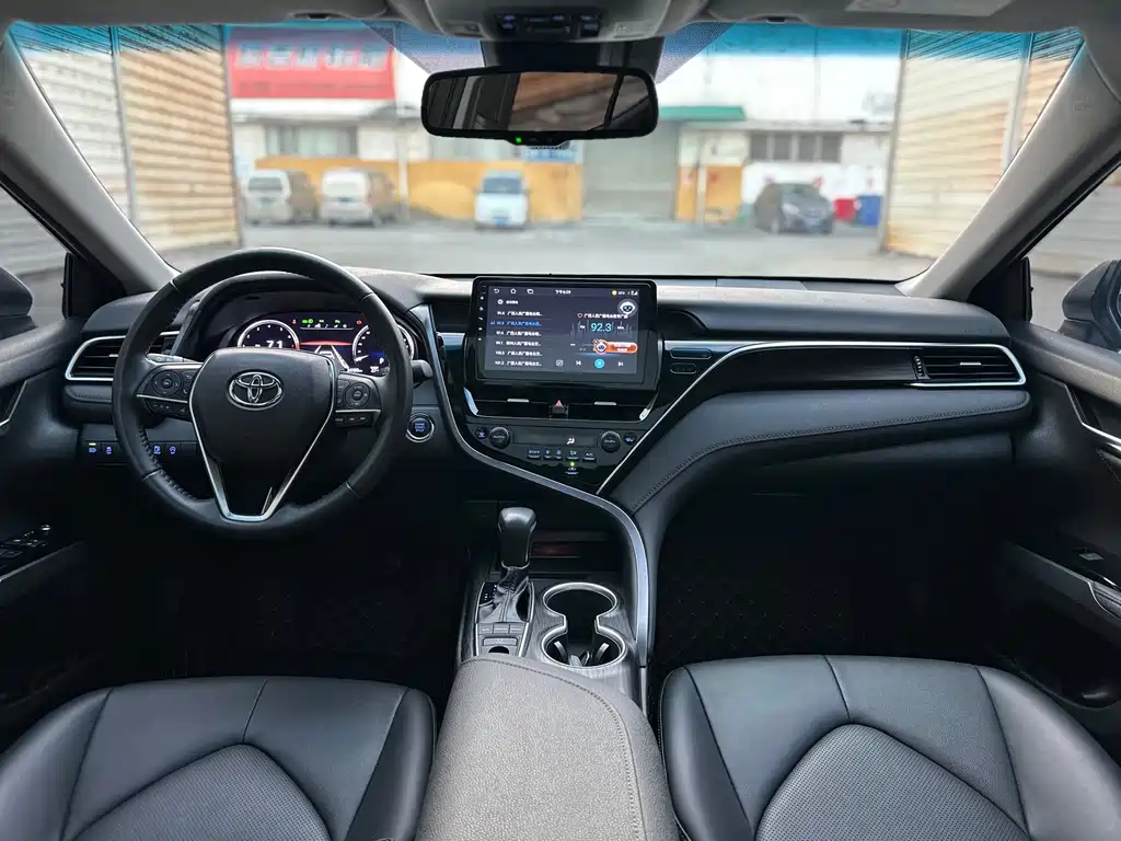 Toyota Camry 2023 — фото 12