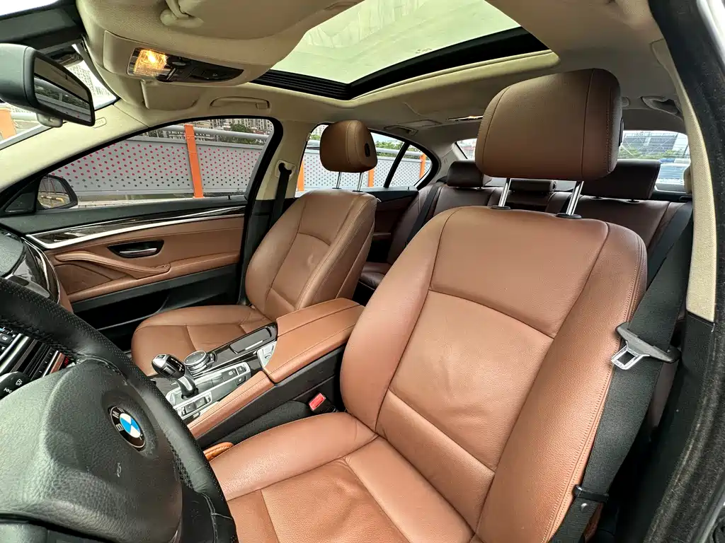 BMW 5 Series 2015 — фото 14