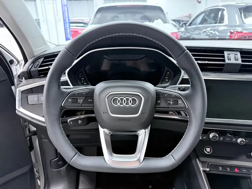 Audi Q3 2022 — фото 14
