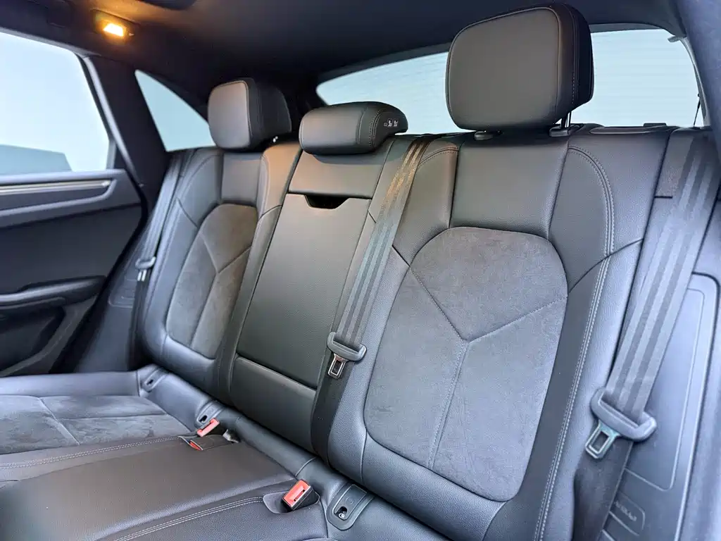 Porsche Macan 2019 — фото 19