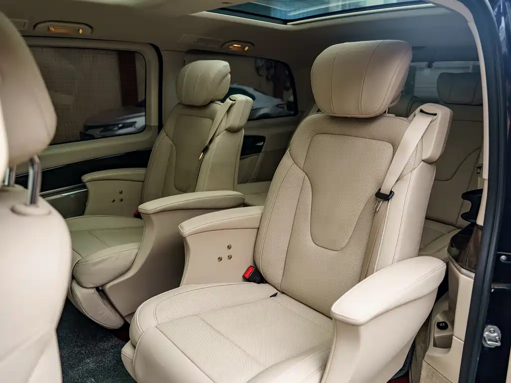 Mercedes-Benz V-Class 2018 — фото 13