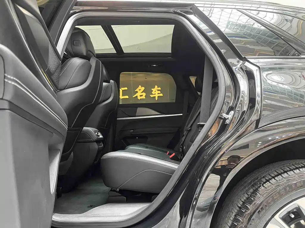 Cadillac XT5 2025 — фото 10